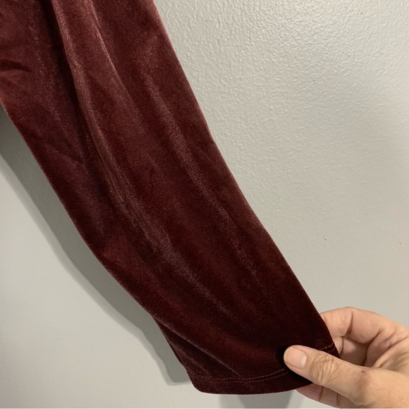 Nordstrom Fraiche by J NWT Berry velvet long sleeve vneck  jumpsuit. Size L - Picture 6 of 14